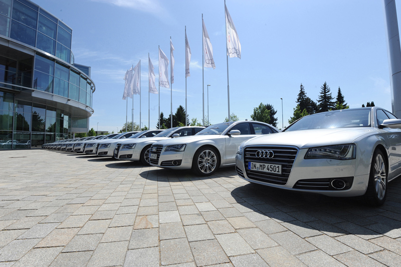 Vor der Unternehmenszentrale von Audi in Ingolstadt Vor der Unternehmenszentrale von Audi in Ingolstadt