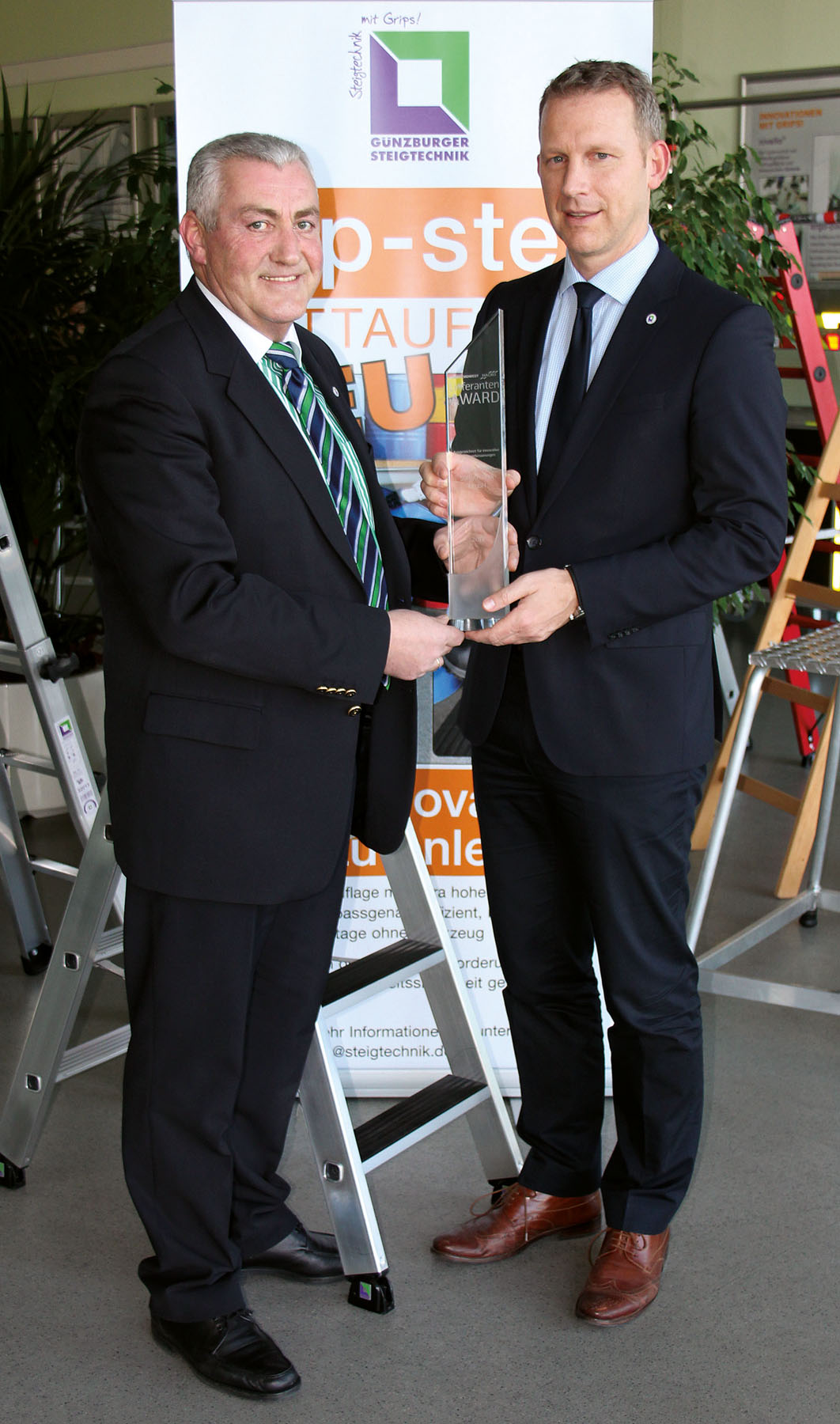 Ferdinand Munk (links) und Roland Wilcke freuen sichüber den Nordwest-Lieferanten-Award. Ferdinand Munk (links) und Roland Wilcke freuen sichüber den Nordwest-Lieferanten-Award.