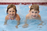 Kinder im Pool Kinder im Pool