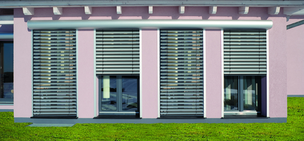 Raffstore und Rolladen bieten vielfältige Gestaltungsmöglichkeiten für moderne Architektur  Foto: Fo
