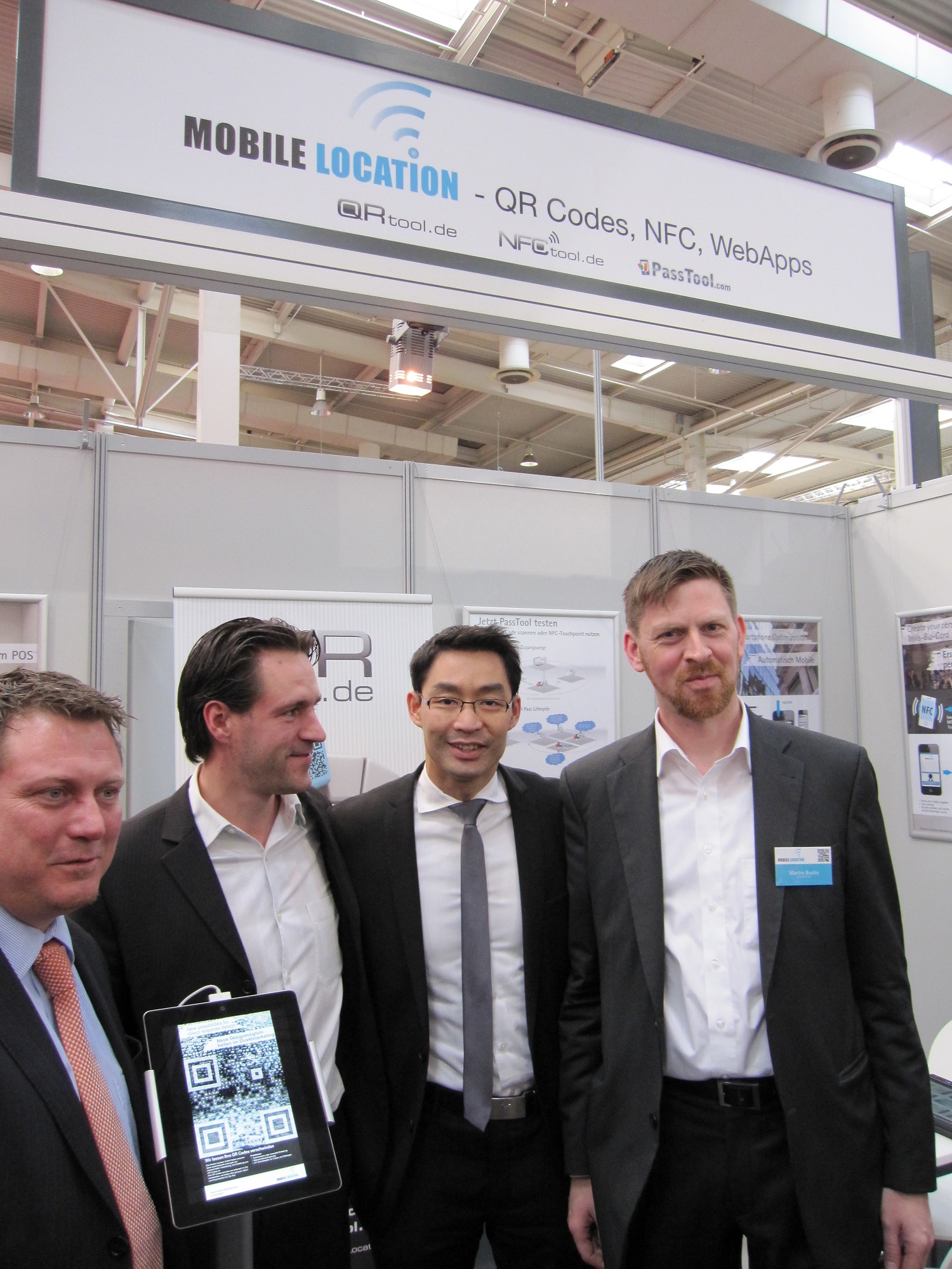 Mobile Location auf CeBIT 2013: Jimmy Schulz, Stephan Helbig, Philipp Rösler, Martin Buske (v.l.) Mobile Location auf CeBIT 2013: Jimmy Schulz, Stephan Helbig, Philipp Rösler, Martin Buske (v.l.)