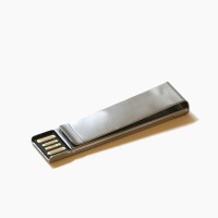 USB-Stick und Geldklammer