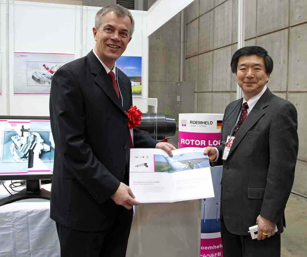 NRW-Umweltminister Johannes Remmel besucht ROEMHELD auf  WindExpo  Tokio (Foto: ROEMHELD).