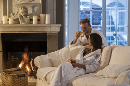 Vor dem Kaminfeuer im Atrium Spa Vor dem Kaminfeuer im Atrium Spa