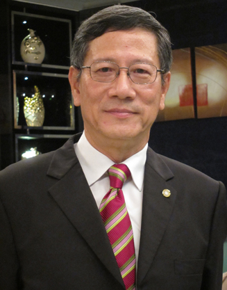 Louis Lo, Chairman der Gemmological Association of Hong Kong. Foto: HKTDC. Louis Lo, Chairman der Gemmological Association of Hong Kong. Foto: HKTDC.