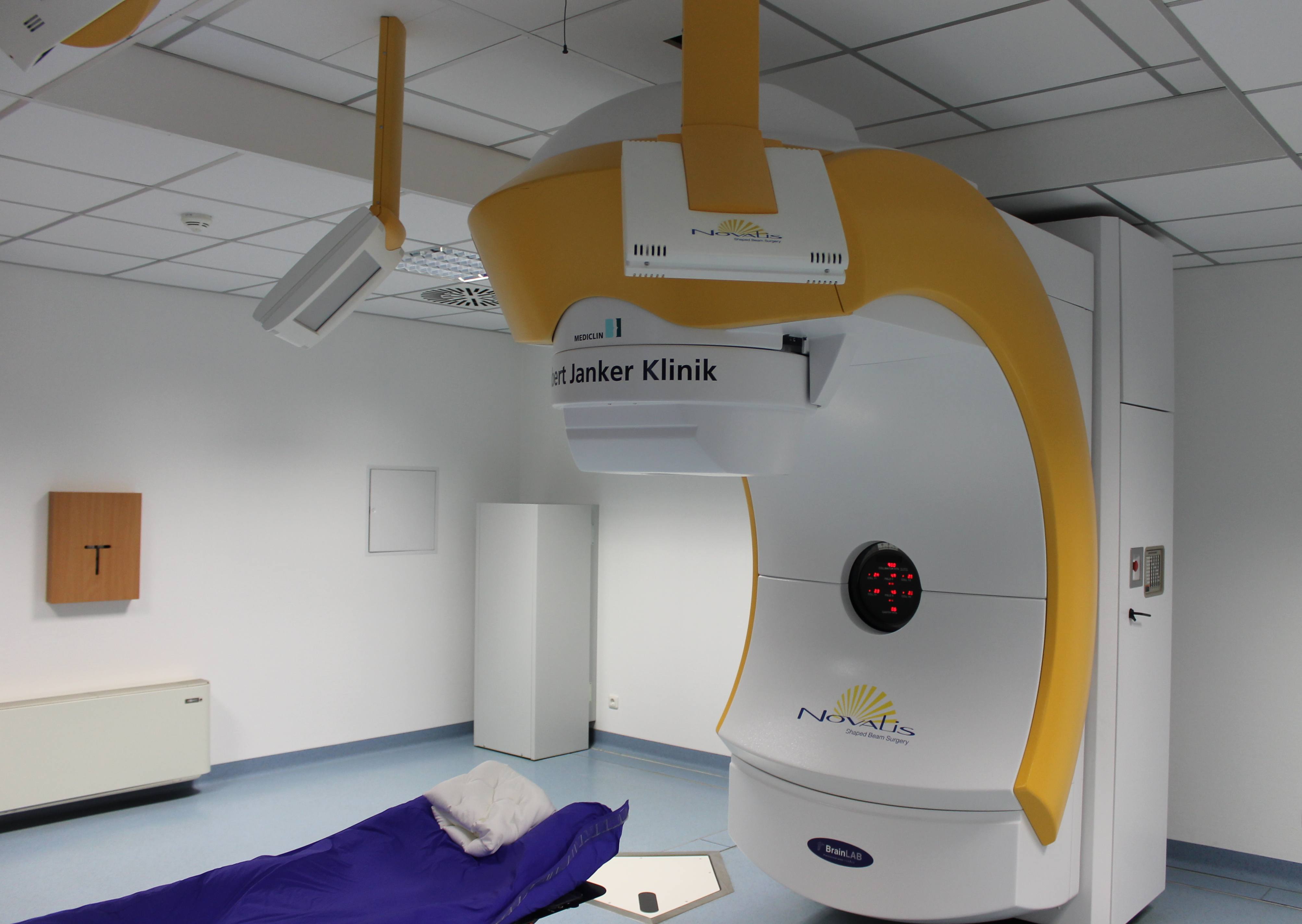 Novalis Hochpräzisionsbestrahlungssystem im MVZ MediClin Bonn Novalis Hochpräzisionsbestrahlungssystem im MVZ MediClin Bonn