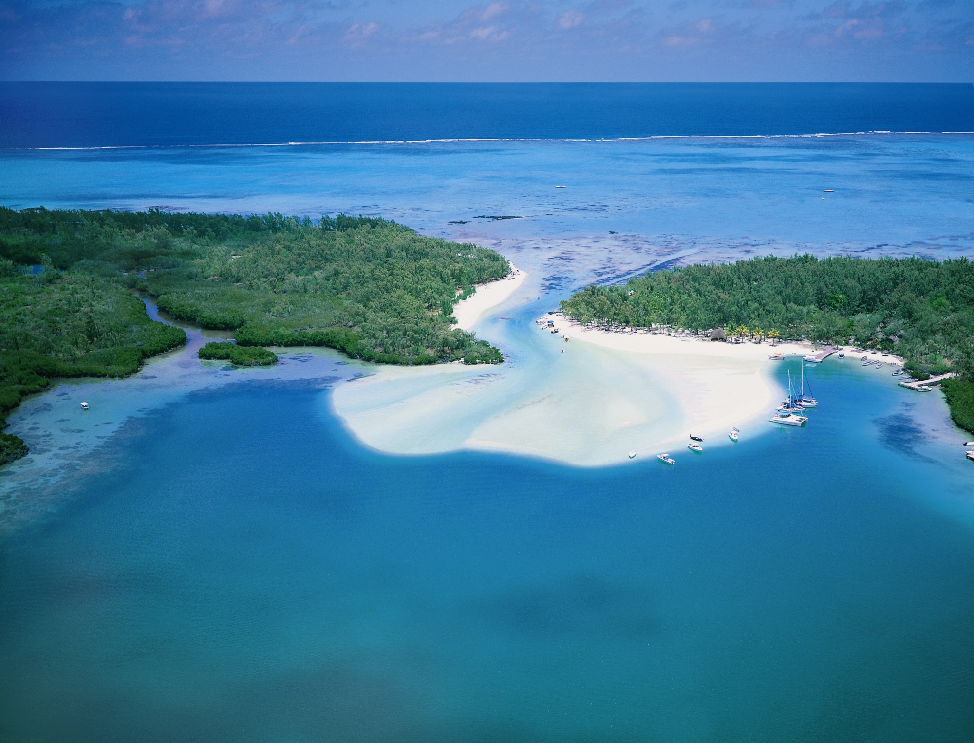 Die Ile aux Cerfs auf Mauritius ist Kulisse der Sun Resorts White Night Parties