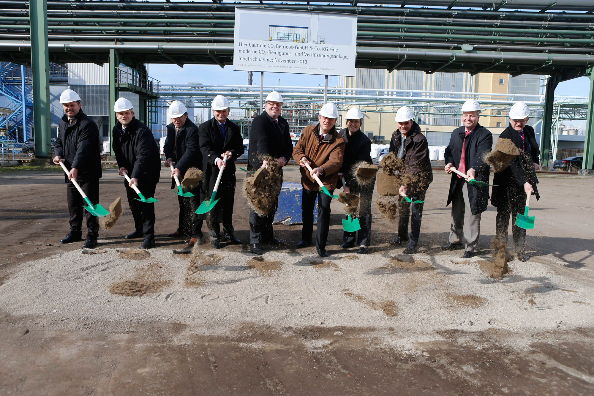 Erster Spatenstich für die neue Kohlendioxid-Produktionsanlage im Industriepark Höchst.