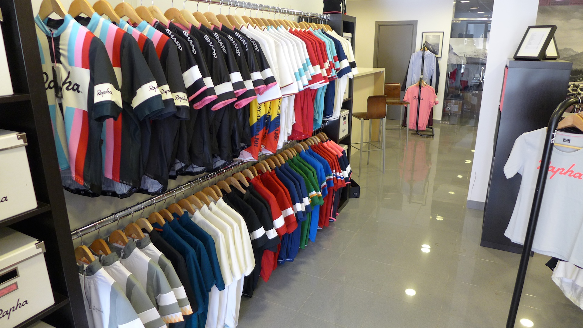 Rapha und Max Hürzeler Shop Petra-Mallorca (bikedress) Rapha und Max Hürzeler Shop Petra-Mallorca (bikedress)