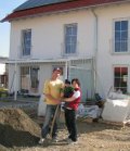 Dank der Familienförderung der Stadt Kaufbeuren kam auch Familie Wanka leichter zum eigenen Heim Dank der Familienförderung der Stadt Kaufbeuren kam auch Familie Wanka leichter zum eigenen Heim