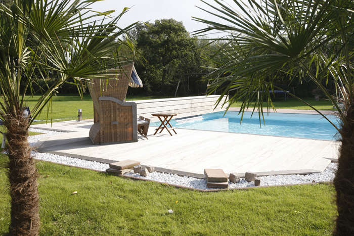 Strandfeeling am Swimmingpool entsteht, wenn das Schwimmbecken mit mildem Salzwasser gefüllt ist. Strandfeeling am Swimmingpool entsteht, wenn das Schwimmbecken mit mildem Salzwasser gefüllt ist.