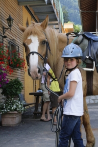 Kind mit Pferd Kind mit Pferd