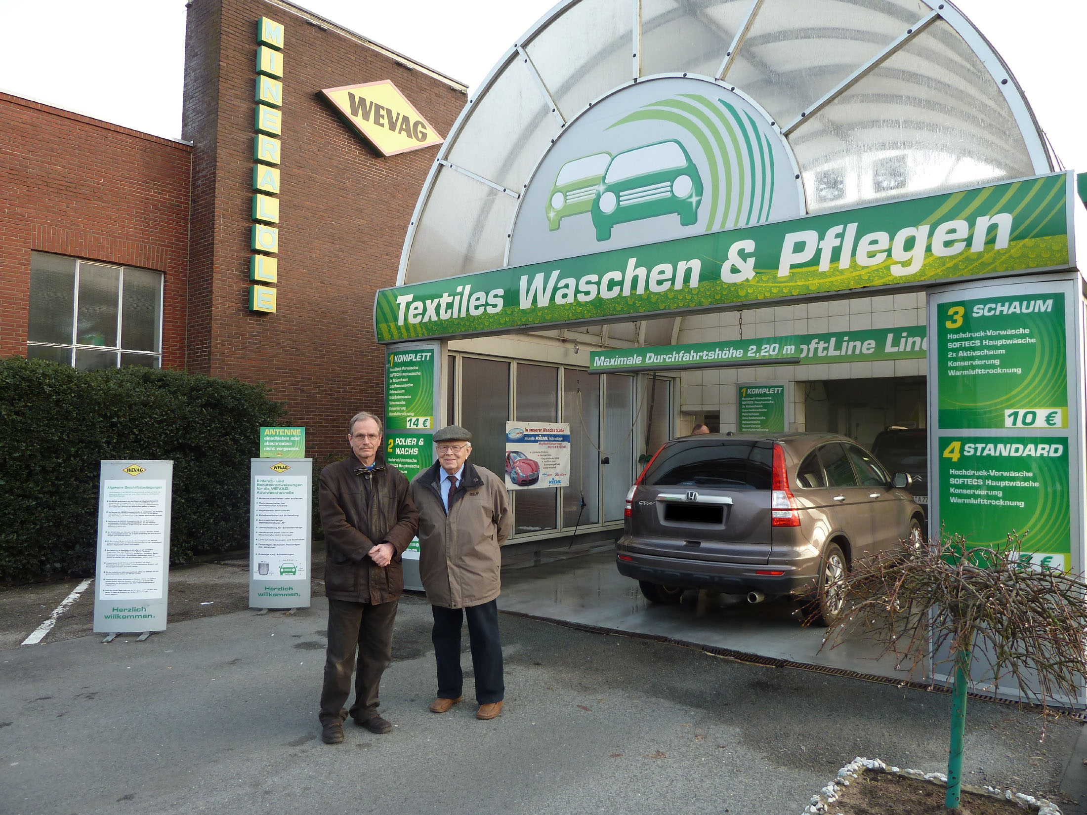 Hermann Weyers und Herman Weyers senior setzen seit Anfang an auf innovative Waschtechnologie Hermann Weyers und Herman Weyers senior setzen seit Anfang an auf innovative Waschtechnologie