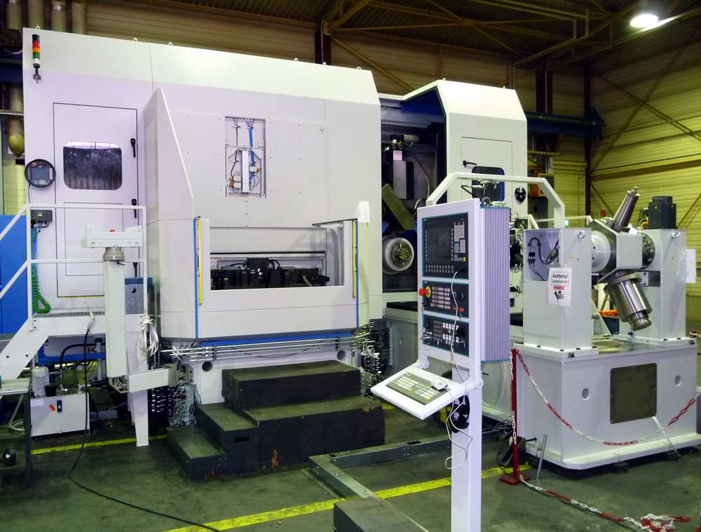 Die Tiefschleifmaschine CAM-Master von ELB-Schliff, hier vor ihrer Inbetriebnahme im Februar 2013, e Die Tiefschleifmaschine CAM-Master von ELB-Schliff, hier vor ihrer Inbetriebnahme im Februar 2013, e