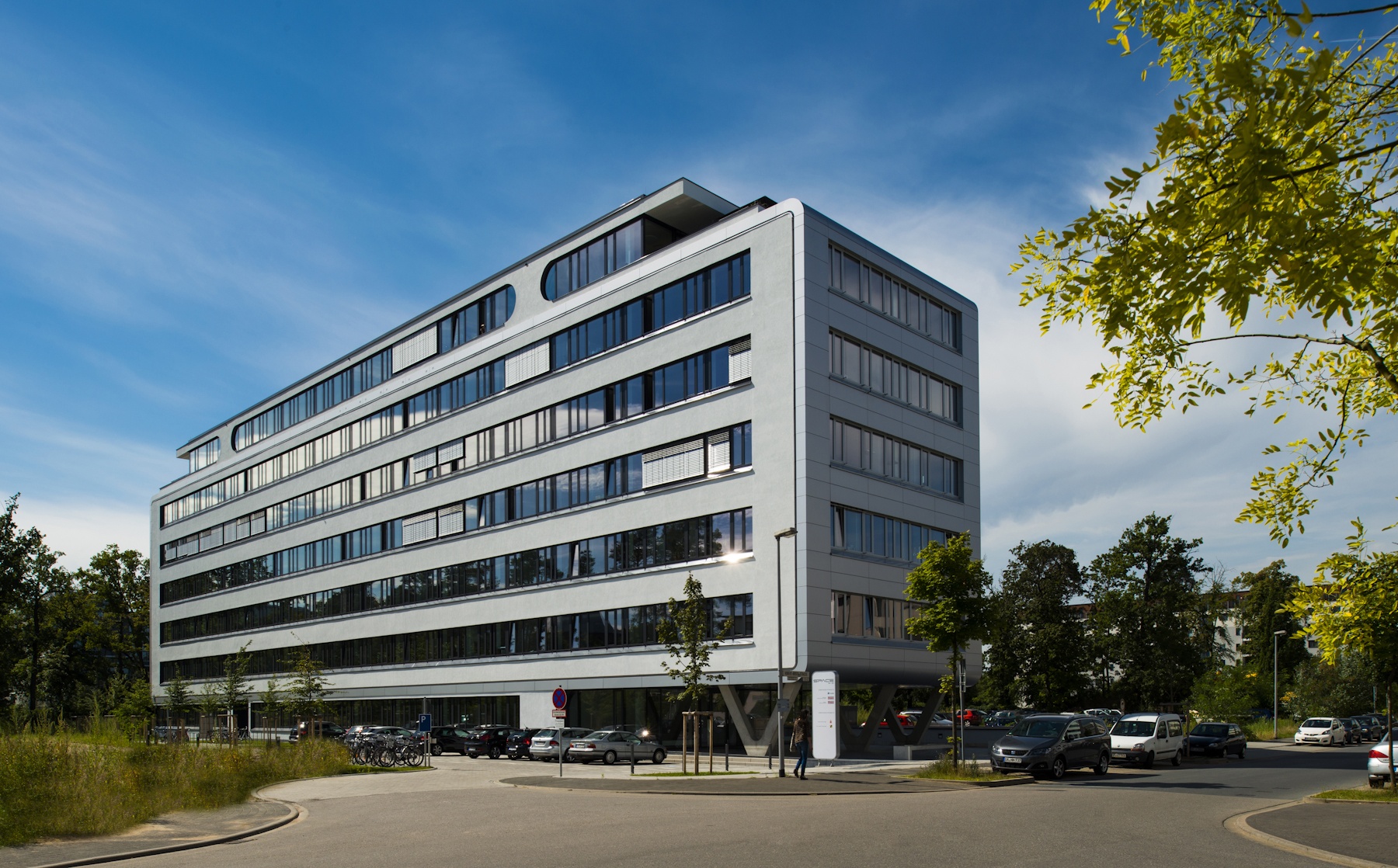 Das ecos office center befindet sich im Space20, einem der modernsten Darmstädter Bürogebäude. Das ecos office center befindet sich im Space20, einem der modernsten Darmstädter Bürogebäude.