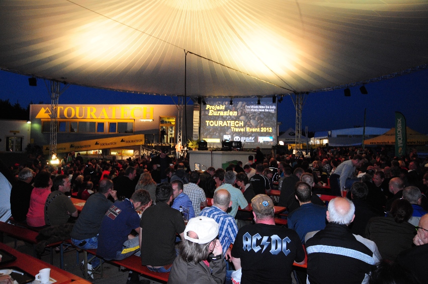 Die abendlichen Vorträge gehören zu den Höhepunkten beim Touratech Travel-Event. Die abendlichen Vorträge gehören zu den Höhepunkten beim Touratech Travel-Event.