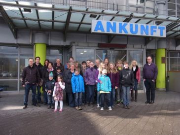 Die Selbsthilfegruppe SCHAKI beim Besuch des Paderborner Flughafens Die Selbsthilfegruppe SCHAKI beim Besuch des Paderborner Flughafens