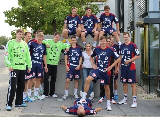 (Foto: hl-studios, Erlangen): Pause beim Foto-Shooting vor den Räumen von hl-studios (Foto: hl-studios, Erlangen): Pause beim Foto-Shooting vor den Räumen von hl-studios