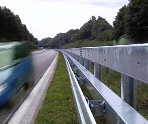 Initiative macht sich stark fu?r den ?Lebensretter? Stahlschutzplanke.