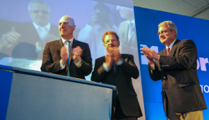 Die Gäste der Eröffnungsfeier des neuen BorgWarner Standorts in Brasilien Die Gäste der Eröffnungsfeier des neuen BorgWarner Standorts in Brasilien