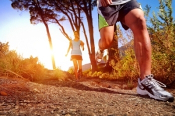 Ob Laufen oder gehen – Hauptsache man motiviert sich überhaupt zu sportlicher Aktivität Ob Laufen oder gehen – Hauptsache man motiviert sich überhaupt zu sportlicher Aktivität