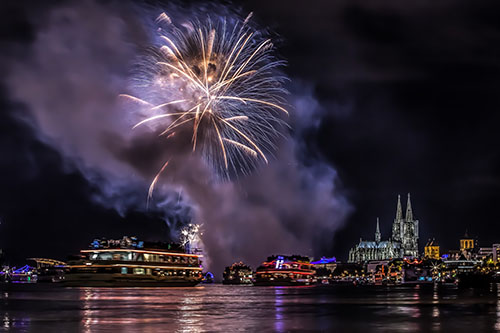Rhein in Flammen - Deutschlands größtes musiksyncrone Feuerwerk Rhein in Flammen - Deutschlands größtes musiksyncrone Feuerwerk
