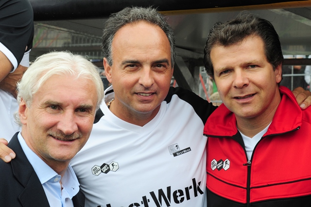 Foto (von links): Rüdi Völler, Hansi Müller und Andreas Möller Foto (von links): Rüdi Völler, Hansi Müller und Andreas Möller