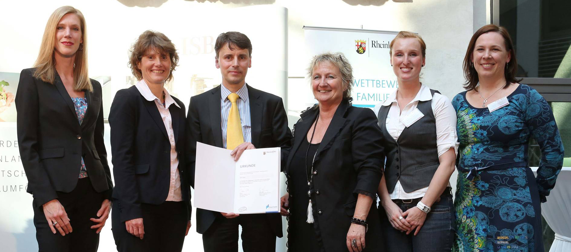 entra-Team mit Wirtschaftsministerin Eveline Lemke und Familienministerin Irene Alt entra-Team mit Wirtschaftsministerin Eveline Lemke und Familienministerin Irene Alt
