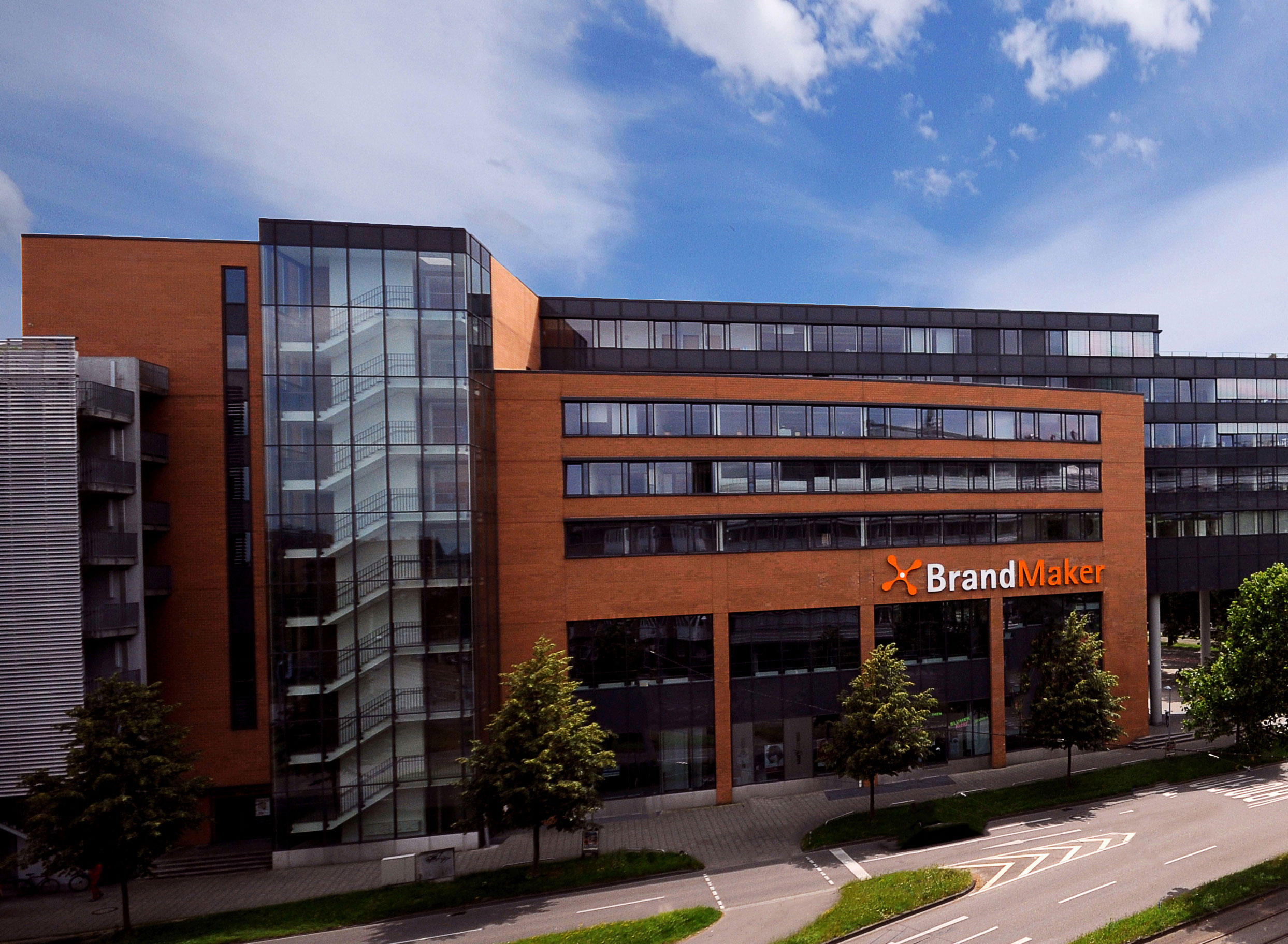 Die BrandMaker GmbH ist sowohl personell an ihrem Stammsitz in Karlsruhe wie auch international durc Die BrandMaker GmbH ist sowohl personell an ihrem Stammsitz in Karlsruhe wie auch international durc