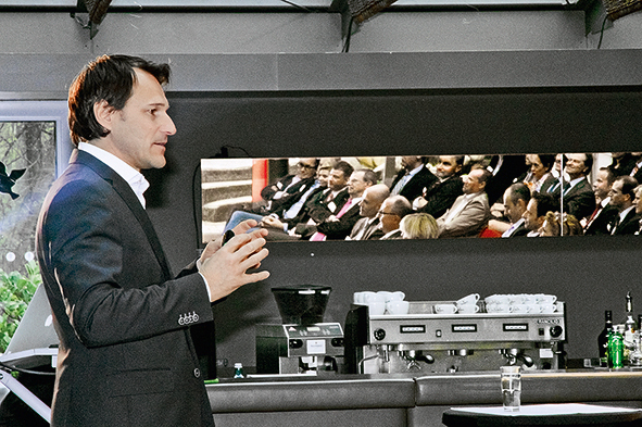 Dr. Rolf Dobelliüber Denkfehler im Handeln. Quelle: CSS Versicherung AG. Dr. Rolf Dobelliüber Denkfehler im Handeln. Quelle: CSS Versicherung AG.