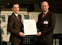 Björn Kemper, Geschäftsführer der KEMPER GmbH, und Thomas Albrecht vom Fraunhofer IML Björn Kemper, Geschäftsführer der KEMPER GmbH, und Thomas Albrecht vom Fraunhofer IML