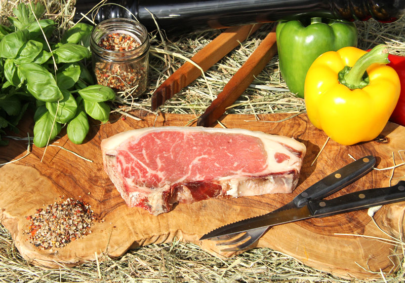 Ein Stück Dry Aged Beef im New York Cut Ein Stück Dry Aged Beef im New York Cut