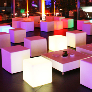 Lounge-Mietmöbel: Hocker, Stühle, Sofas, etc.