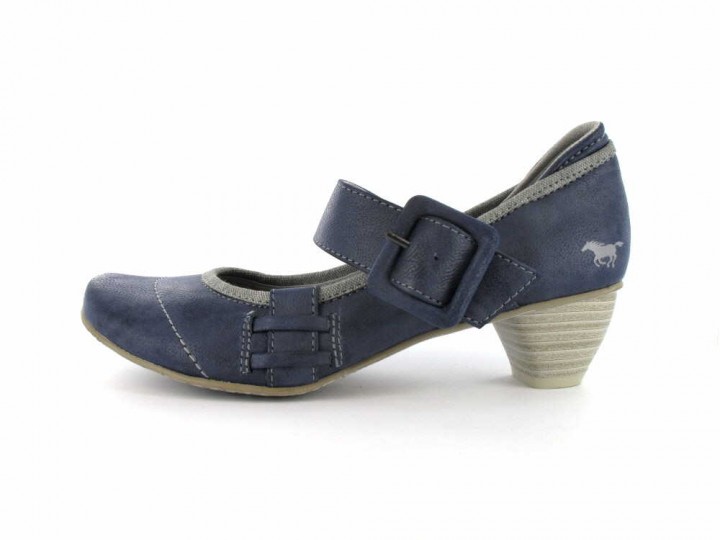 Mustang bietet auch günstige Übergrößenschuhe – hier ein Damenpumps in Übergröße Mustang bietet auch günstige Übergrößenschuhe – hier ein Damenpumps in Übergröße