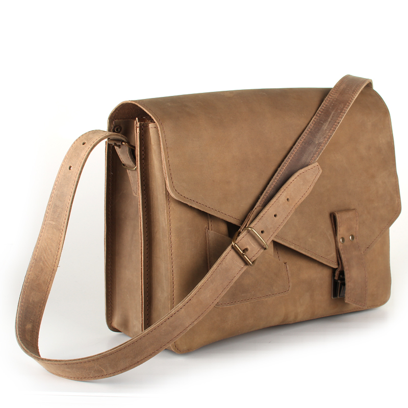 Umhängetaschen und Collegetaschen aus Leder finden Sie im Onlineshop Lederbags
