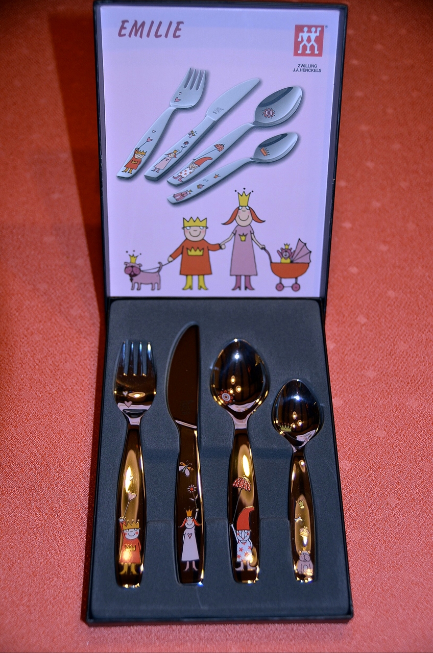 Ein tolles Taufgeschenk vom TippTopShop: Das Kinderbesteck Emilie. Ein tolles Taufgeschenk vom TippTopShop: Das Kinderbesteck Emilie.