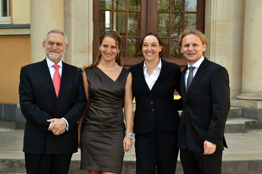 Von links: Prof. Sir Salvador Moncada, Dr. Anita Kremer, Prof. Angelika Amon und Prof. Ivan Dikic Von links: Prof. Sir Salvador Moncada, Dr. Anita Kremer, Prof. Angelika Amon und Prof. Ivan Dikic