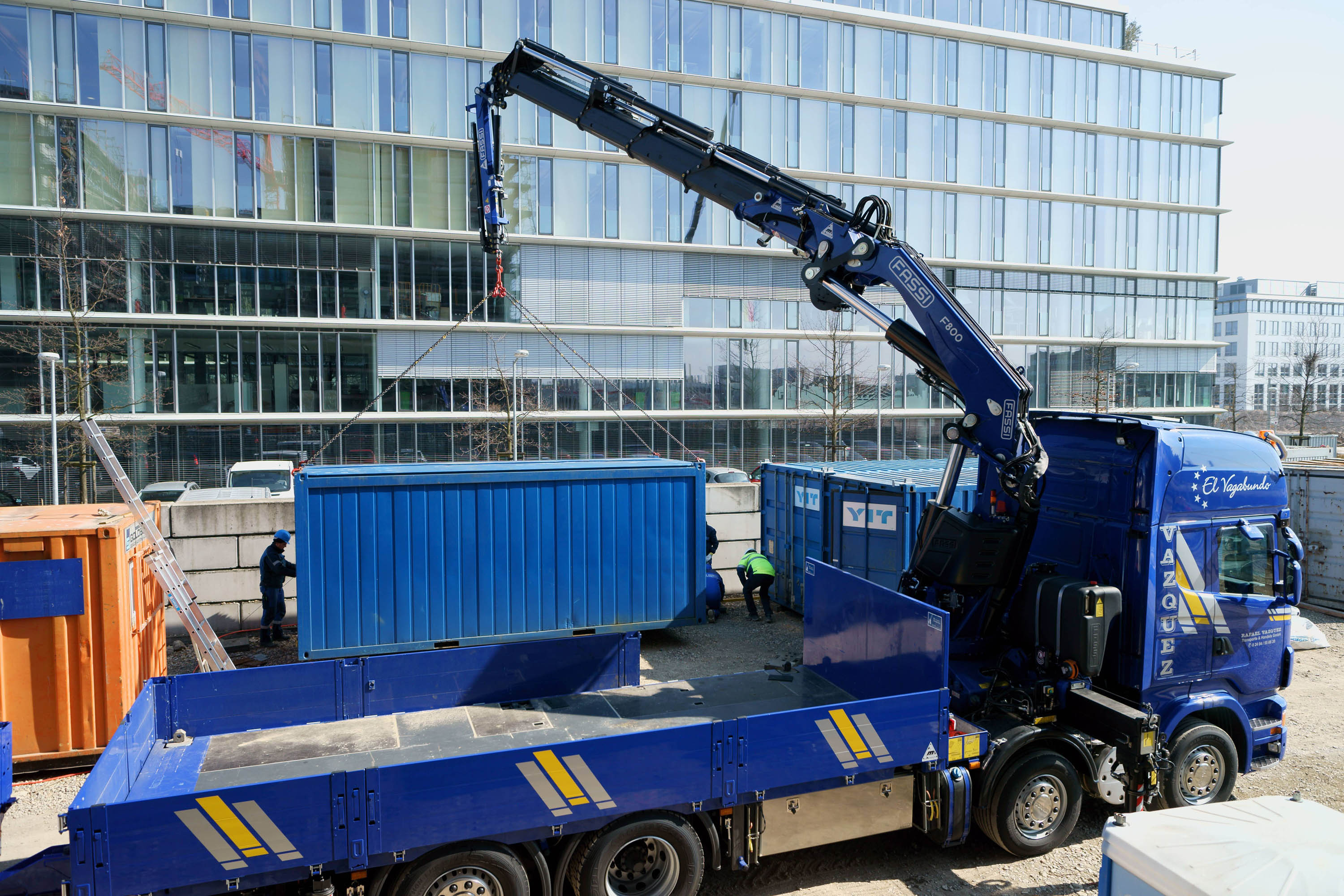 Der Fassi F800, aufgebaut auf einem Vierachs-Scania ist das neue Flaggschiff von Rafael Vazquez. Jib