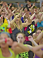 Fast 650 bewegungsfreudige Menschen kamen zum Zumbathon in die Eyller Sporthalle nach Kamp-Lintfort. Fast 650 bewegungsfreudige Menschen kamen zum Zumbathon in die Eyller Sporthalle nach Kamp-Lintfort.