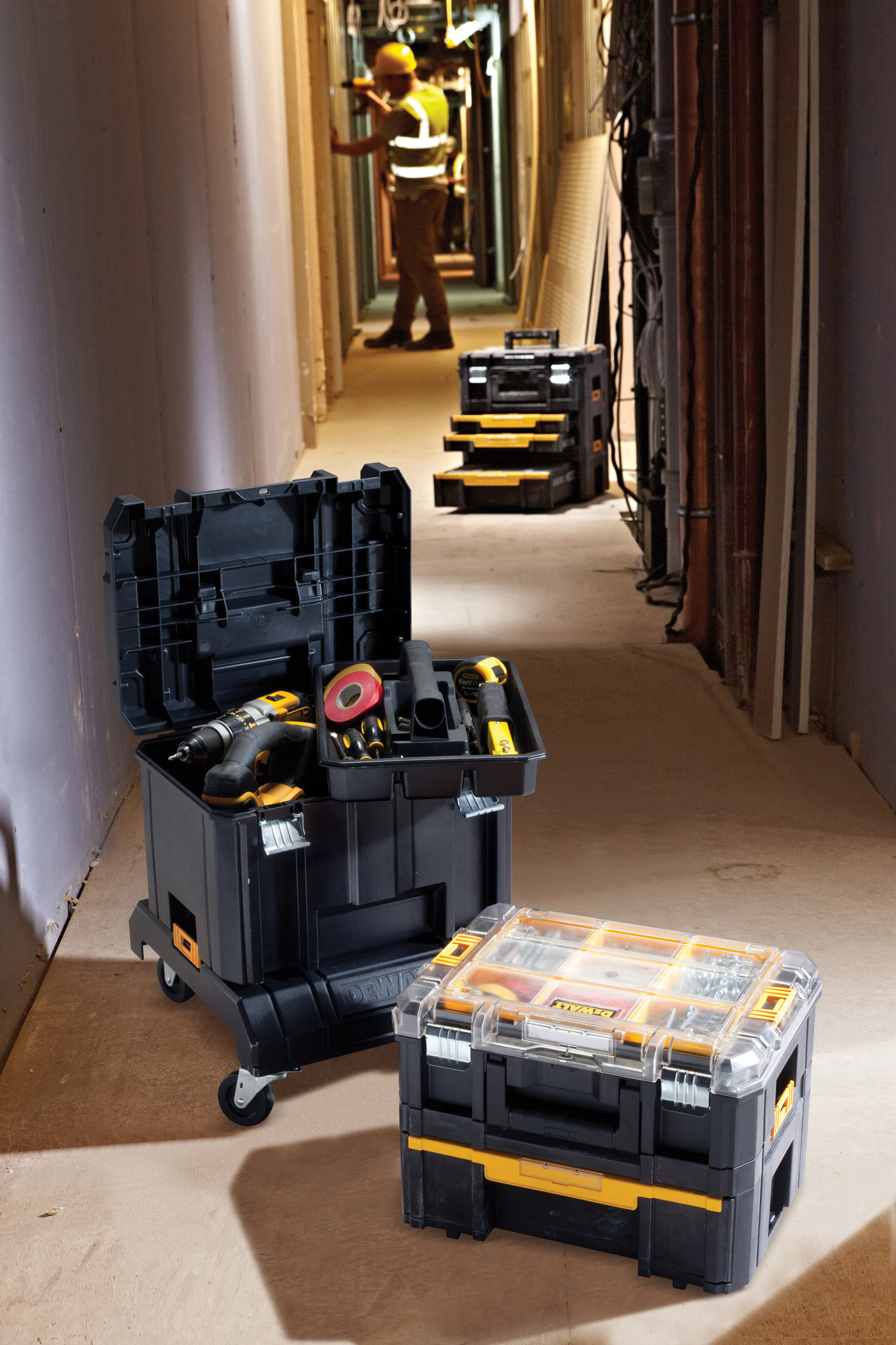 Eine perfekte Ergänzung für alle TSTAK-Module von DEWALT ist das neue Rollbrett Cart DWST1-71229, de