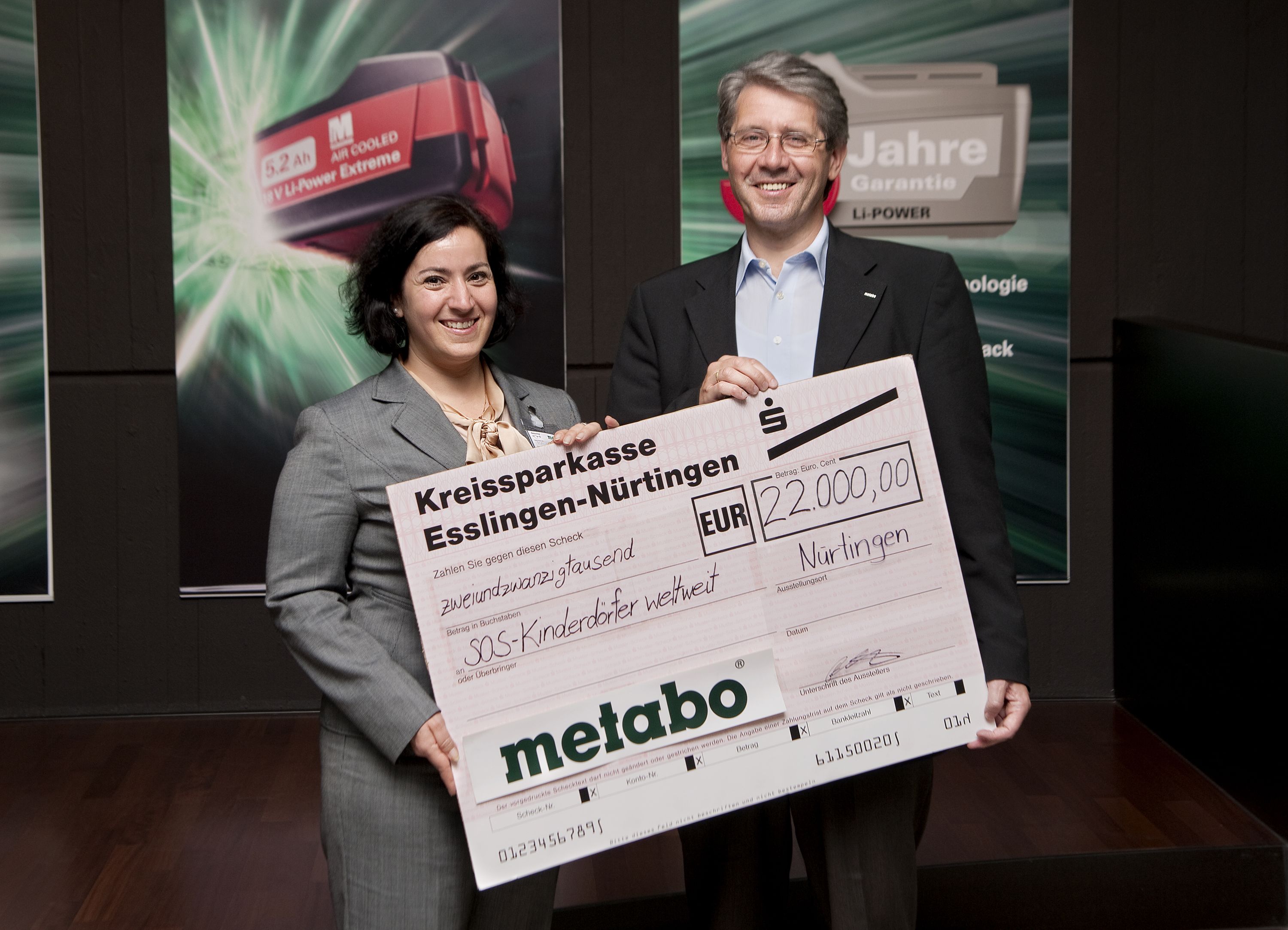 Scheckübergabe Spende SOS-Kinderdörfer. Foto Metabo Scheckübergabe Spende SOS-Kinderdörfer. Foto Metabo