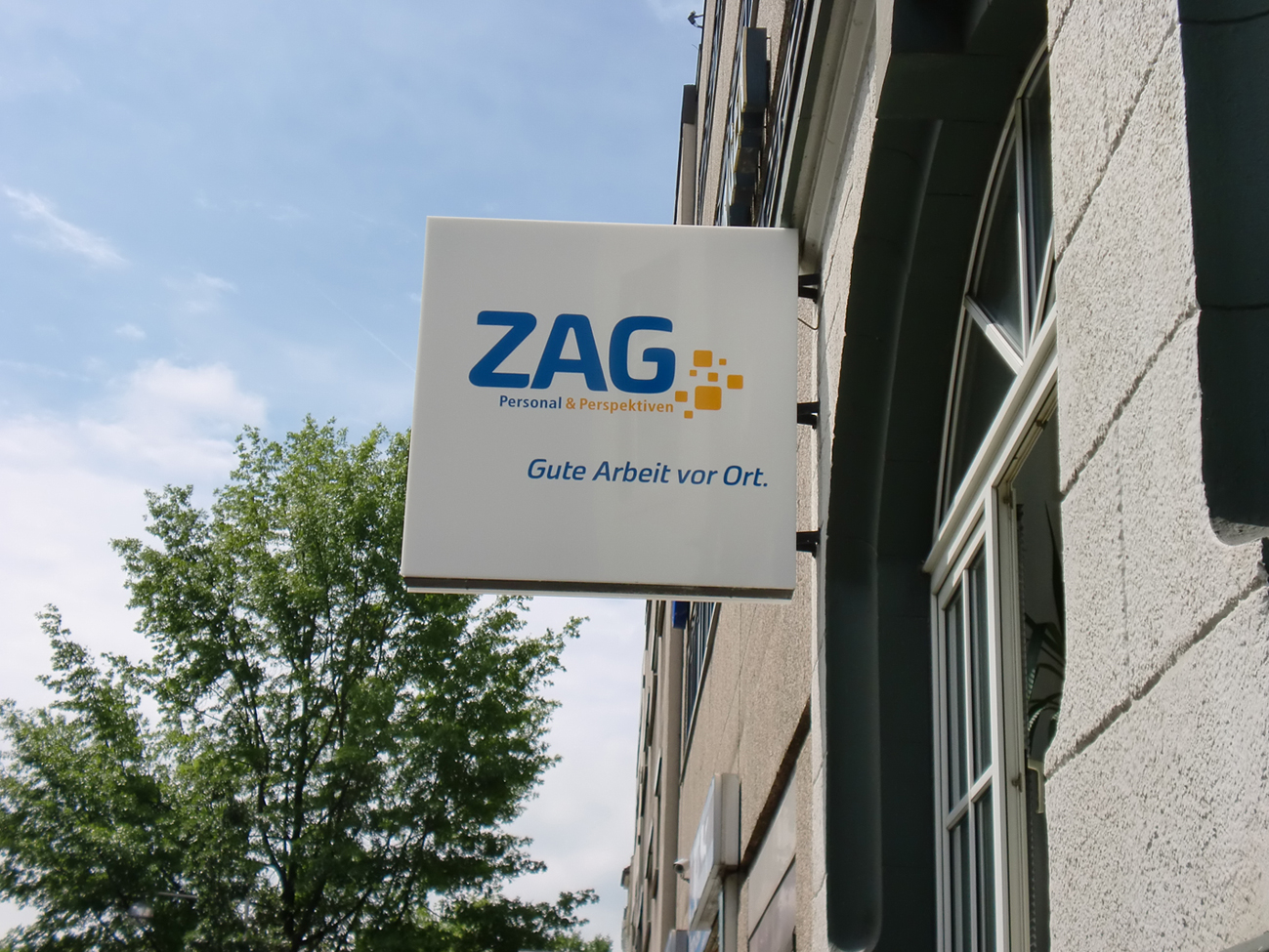 Die neuen Schilder leuchten den Weg zum Job