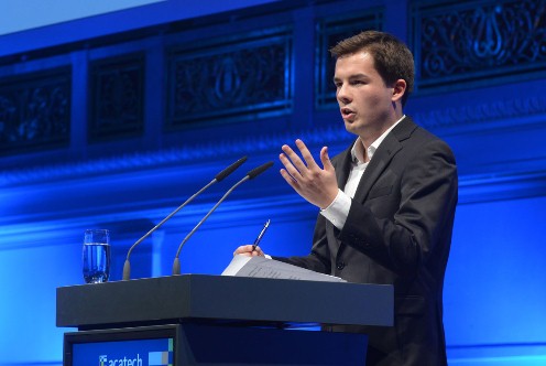 Martin Randelhoff wurde 2012 mit dem PUNKT für sein Weblog „Zukunft Mobilität“ ausgezeichnet. Martin Randelhoff wurde 2012 mit dem PUNKT für sein Weblog „Zukunft Mobilität“ ausgezeichnet.