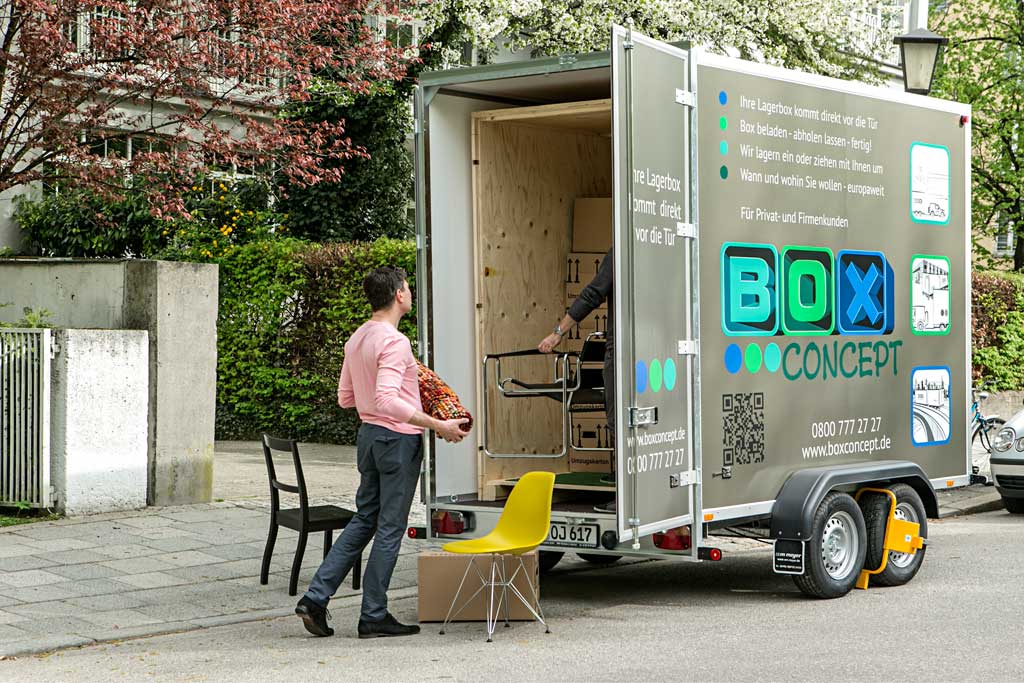 Beladung eines BoxConcept-Anhängers beim Kunden Beladung eines BoxConcept-Anhängers beim Kunden