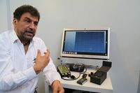 Vorstand maher Khoury erklärt die Vorteile von Technischem Monitoring und Coaching