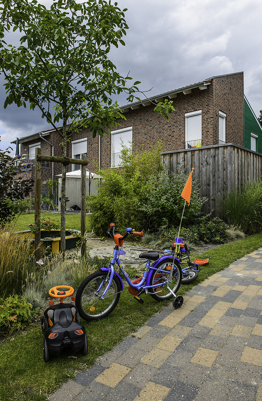 Bauen für die Zukunft mit energiesparenden Gebäudehüllen aus PORIT Porenbeton. Bauen für die Zukunft mit energiesparenden Gebäudehüllen aus PORIT Porenbeton.