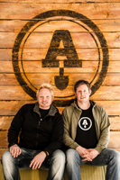 Tobias Paulert (li.) und Birger Brock (re.) gründeten Ende 2012 die Ackerhelden
