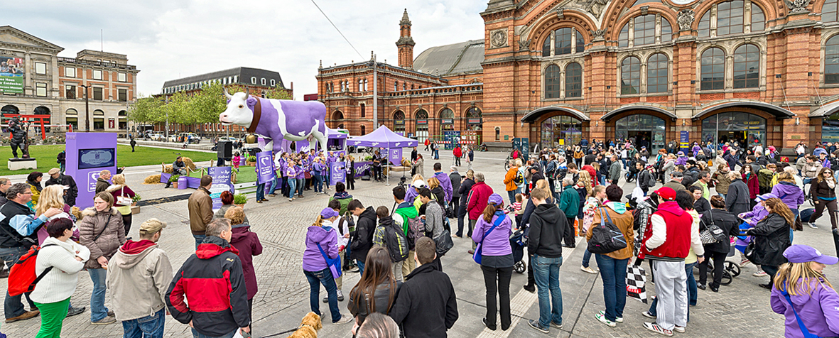 Milka Kuh in zarter Mission: Auftakt zur deutschlandweiten Städtetour in Bremen Milka Kuh in zarter Mission: Auftakt zur deutschlandweiten Städtetour in Bremen