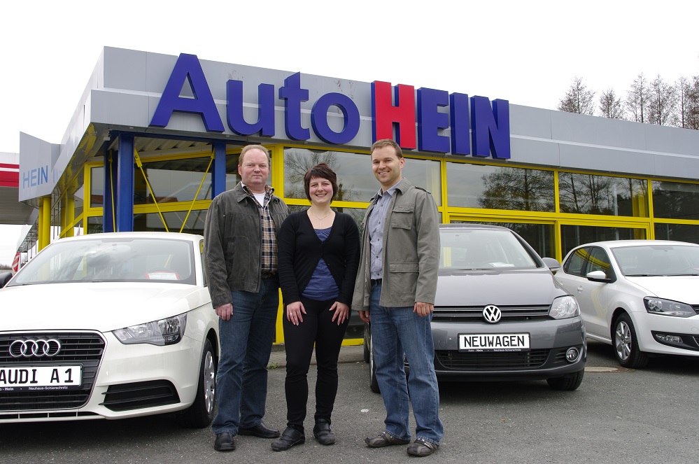 20 Jahre Autohaus Hein (v.l.) Ronald Hein, Sarah Heinze und Tobias Hein. 20 Jahre Autohaus Hein (v.l.) Ronald Hein, Sarah Heinze und Tobias Hein.