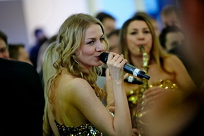 Erfolgreiche Messeparty mit der Damenband?Munich All Stars? auf der BAU 2013 Erfolgreiche Messeparty mit der Damenband?Munich All Stars? auf der BAU 2013